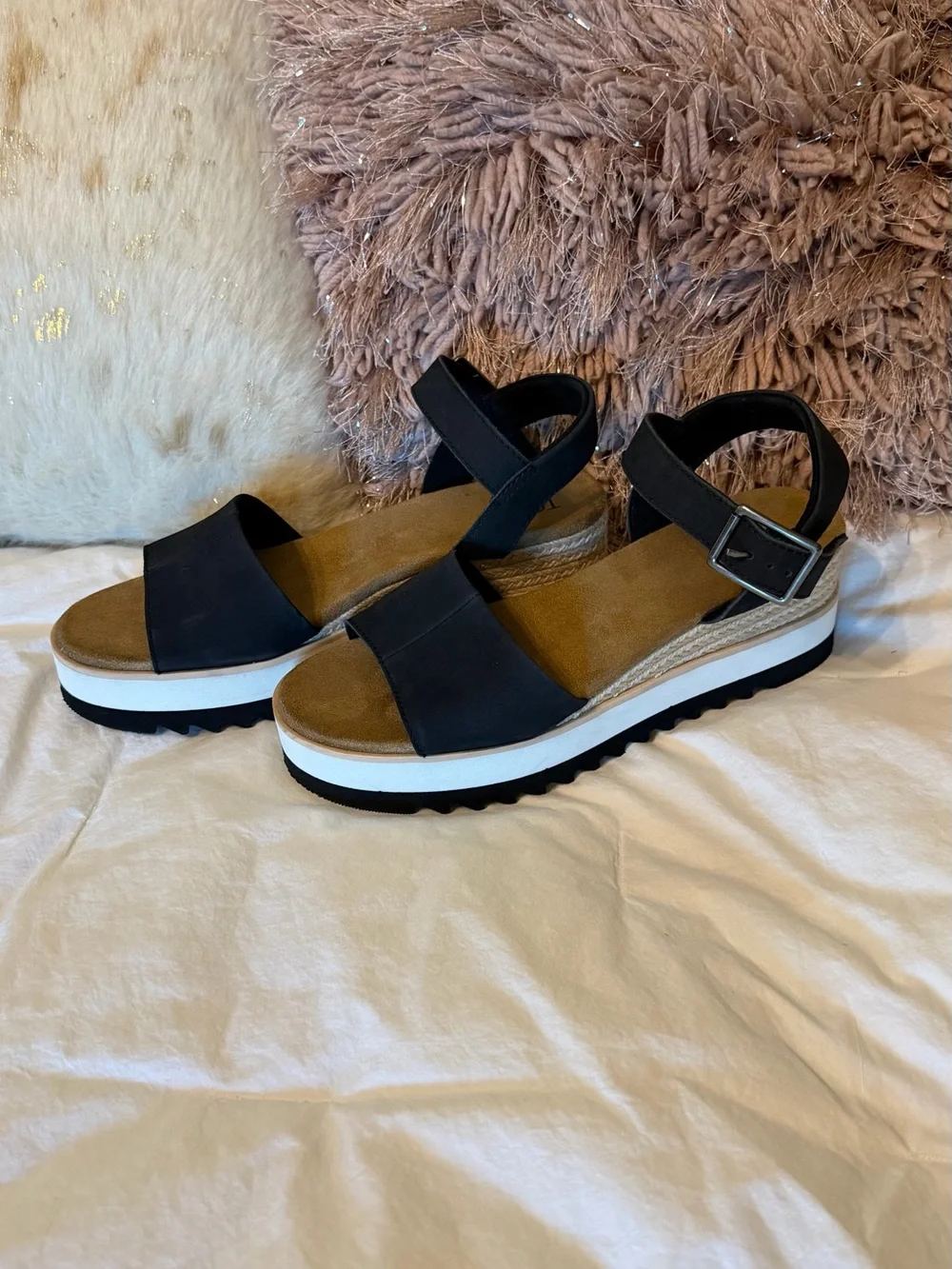 Toms black leather